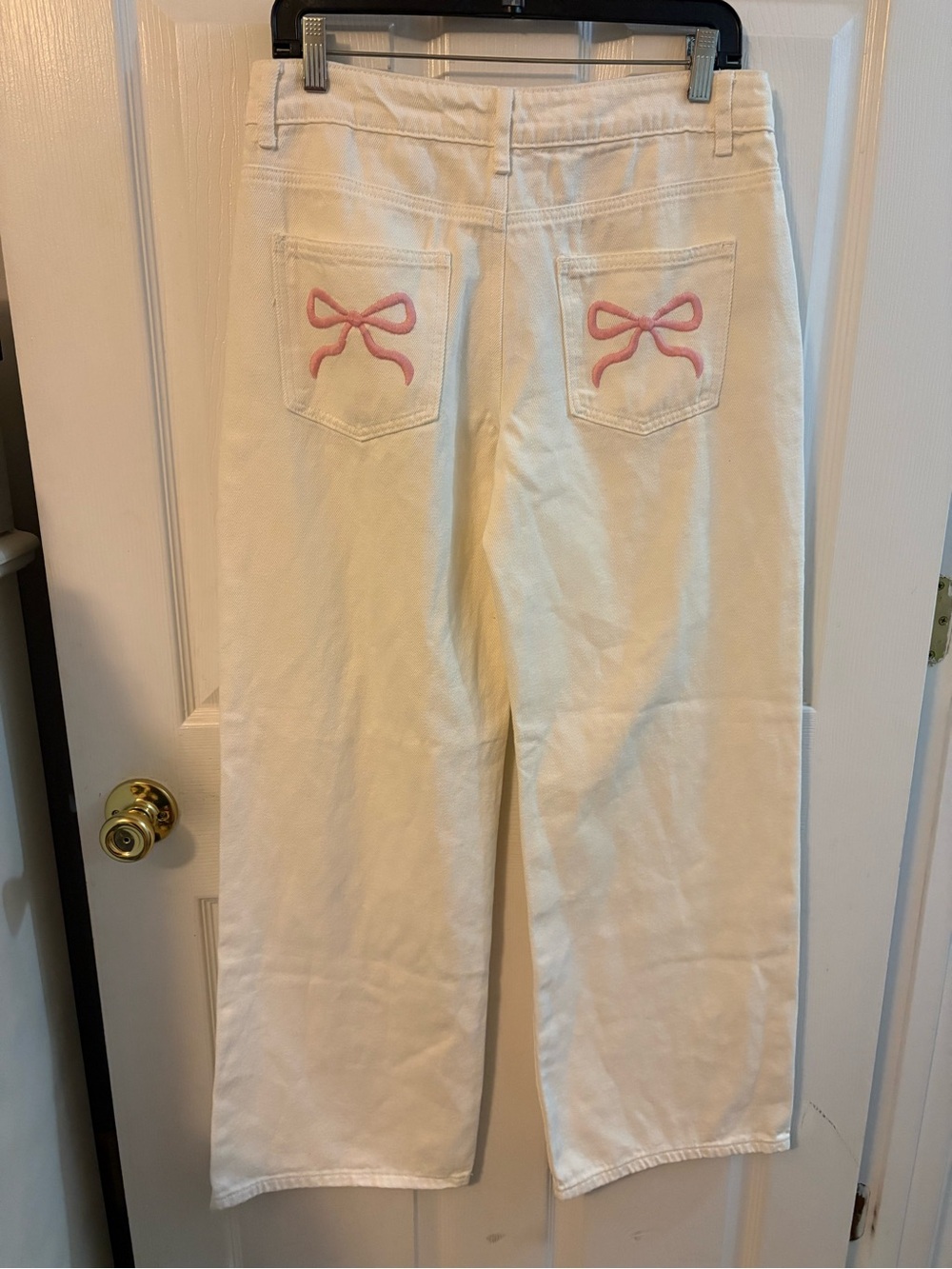 Edikted White Wide-Leg Jeans with Pink Bow Pockets